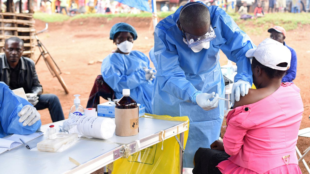 Post-exposure antibody treatment protects those recently vaccinated against Ebola